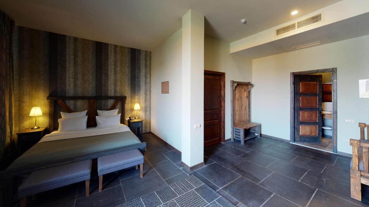 Apricot Hotel
