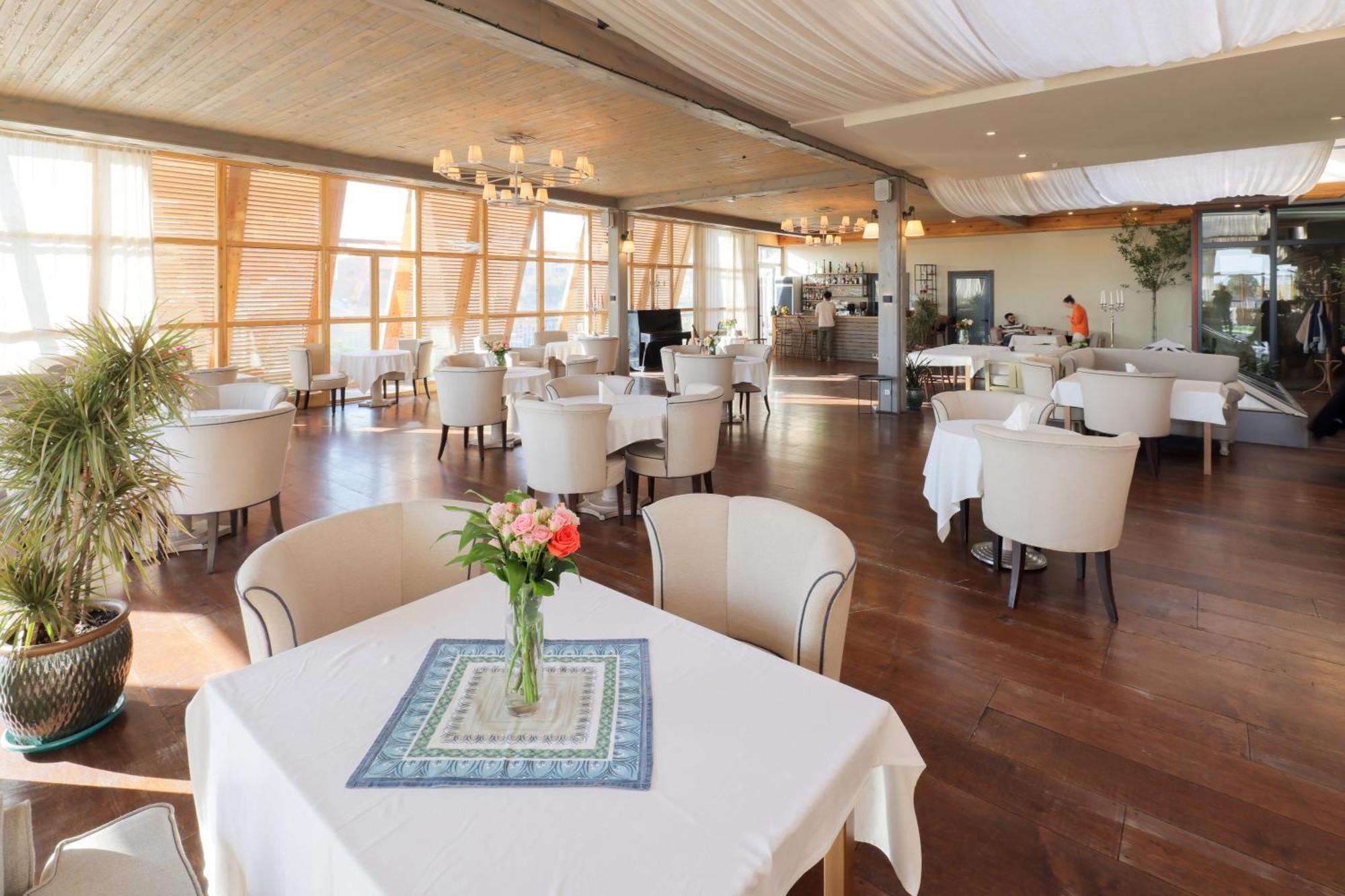 Hotel Apricot