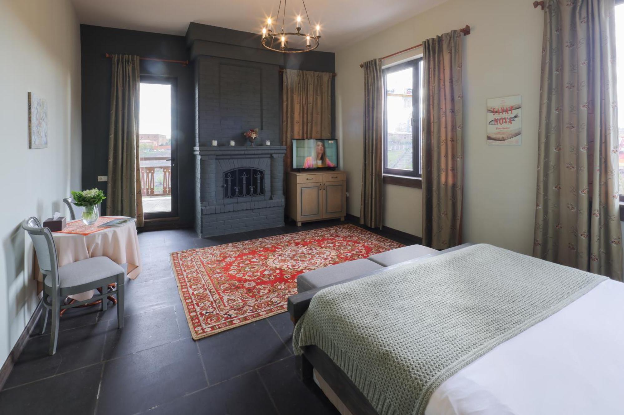Apricot Hotel 4*